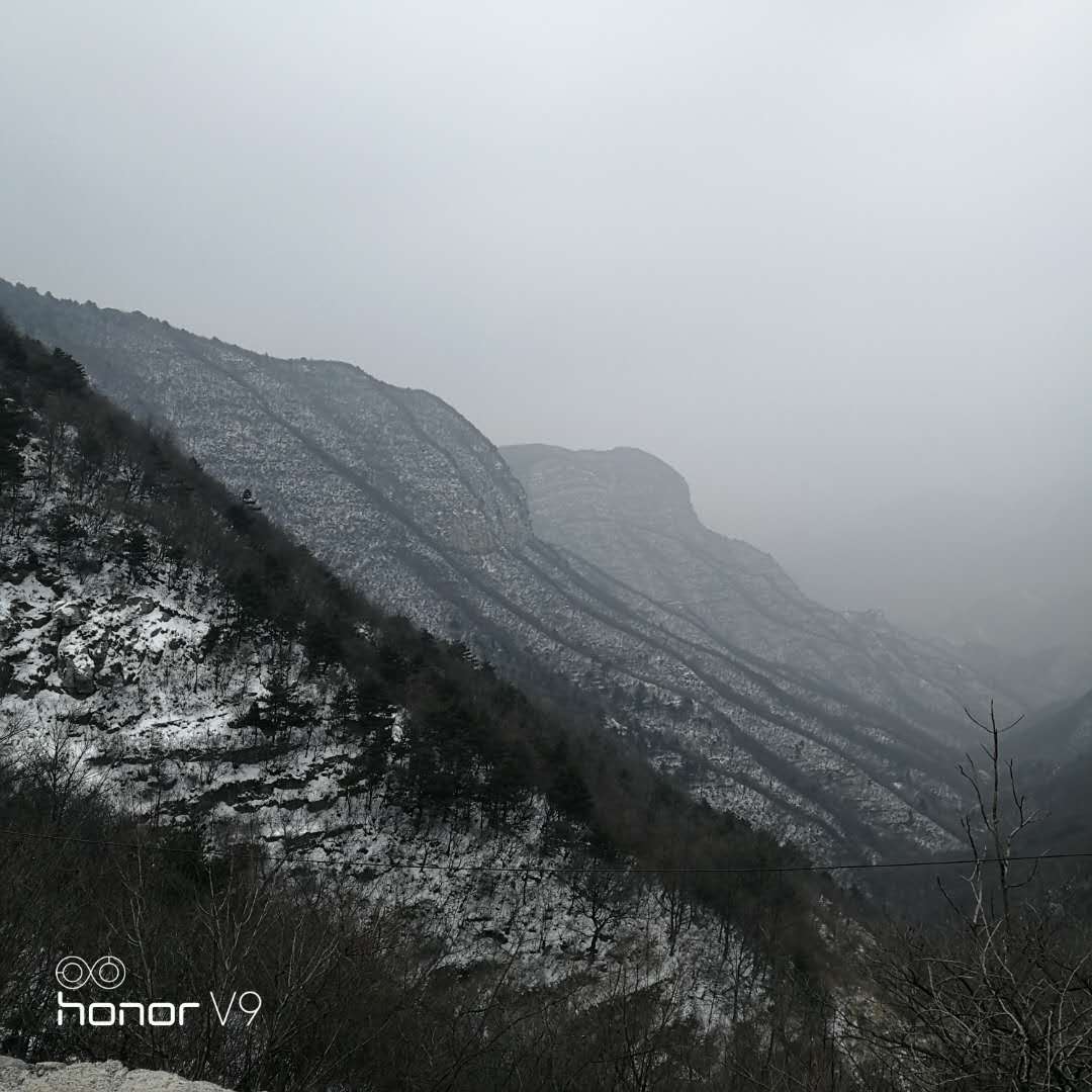 焦作市眾光耐酸瓷業(yè)有限公司開工前先去登登山，而且還是雪山